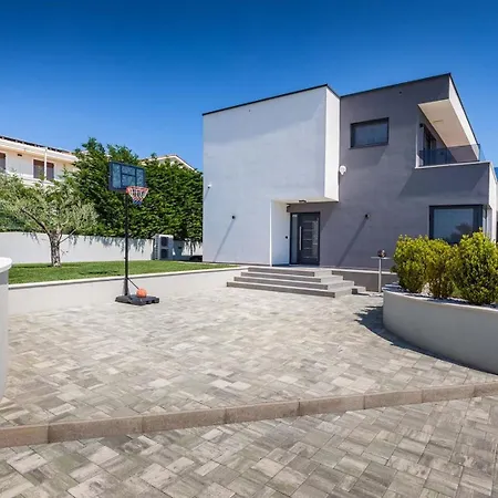 Ana Skicini Villa *