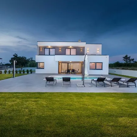 Ana Skicini Villa *